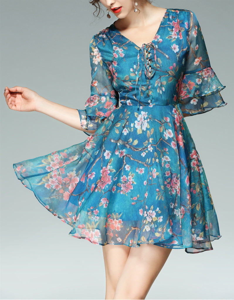 Mid-length flared sleeves short floral ...